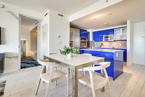 Modern Condo: Walk to Fort Lauderdale Beaches!