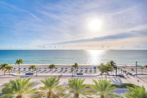 Modern Condo: Walk to Fort Lauderdale Beaches!
