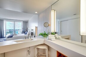 Sleek Fort Lauderdale Condo Near Beaches & Dining!