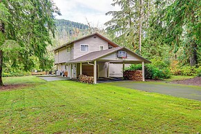 Darrington Home on River w/ Mountain Views