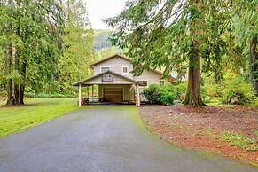Darrington Home on River w/ Mountain Views