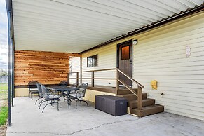 6 Mi to Balanced Rock Park: Home in Castleford