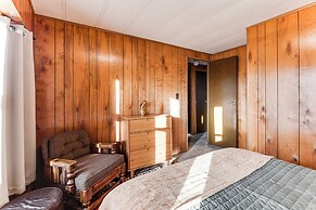 6 Mi to Balanced Rock Park: Home in Castleford