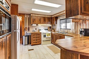 6 Mi to Balanced Rock Park: Home in Castleford