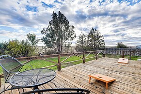 6 Mi to Balanced Rock Park: Home in Castleford