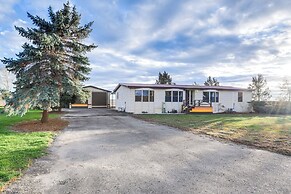 6 Mi to Balanced Rock Park: Home in Castleford