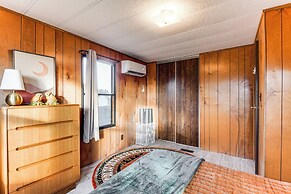 6 Mi to Balanced Rock Park: Home in Castleford