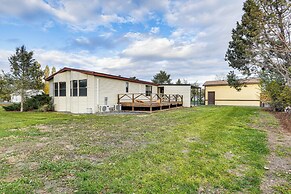 6 Mi to Balanced Rock Park: Home in Castleford