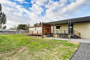 6 Mi to Balanced Rock Park: Home in Castleford