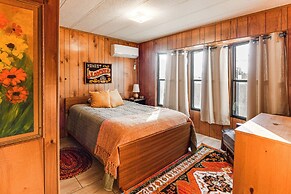 6 Mi to Balanced Rock Park: Home in Castleford