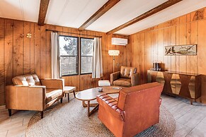 6 Mi to Balanced Rock Park: Home in Castleford