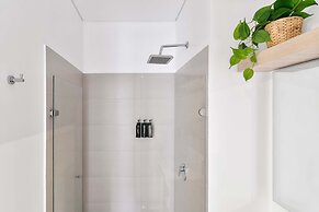 w Elegant Loft w Terrace in Santa Barbara