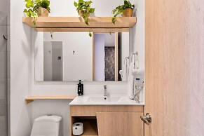 w Elegant Loft w Terrace in Santa Barbara