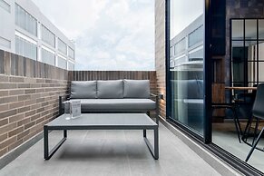 w Elegant Loft w Terrace in Santa Barbara