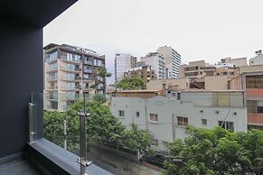 w Prestigious 2BR w Balcony Near Larcomar