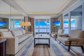 Beachfront Condo With Large Balcony