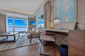 Beachfront Condo With Large Balcony