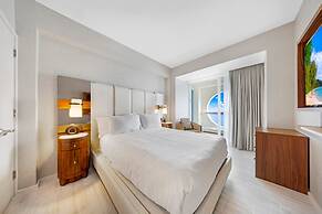 Beachfront Condo With Large Balcony