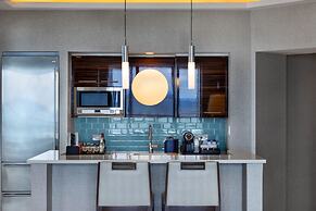 Beachfront Condo With Large Balcony