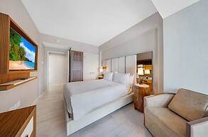 Beachfront Condo With Large Balcony