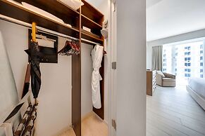 Beachfront Condo With Large Balcony