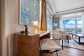 Beachfront Condo With Spacious Balcony