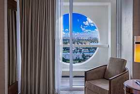 Beachfront Condo With Spacious Balcony