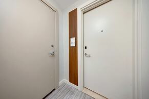 Beachfront Condo With Spacious Balcony