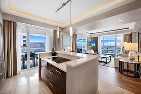 Beachfront Condo With Spacious Balcony