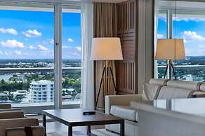 Beachfront Condo With Spacious Balcony