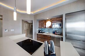 Beachfront Condo With Spacious Balcony