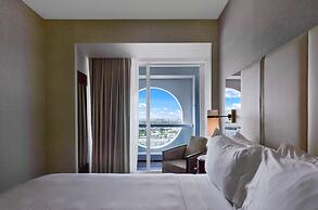 Beachfront Condo With Spacious Balcony