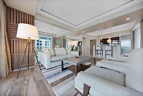 Beachfront Condo With Spacious Balcony