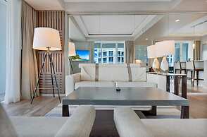 Beachfront Condo With Spacious Balcony