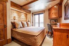 Village Center 5h 3 Bedroom Condo