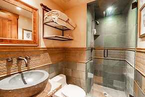 Village Center 5h 3 Bedroom Condo