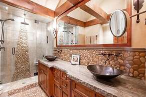 Village Center 5h 3 Bedroom Condo