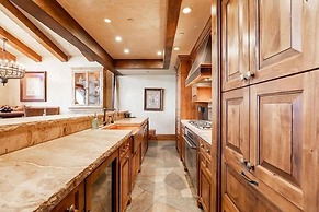 Village Center 5h 3 Bedroom Condo