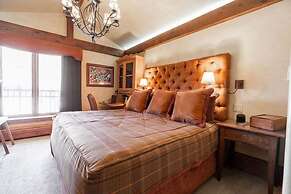 Village Center 5h 3 Bedroom Condo