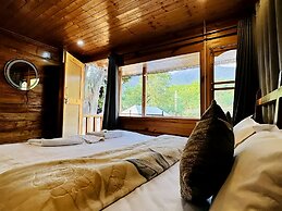 Hollywood Camps and Restaurant Bir