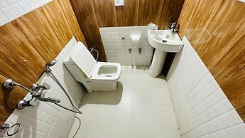 Hollywood Camps and Restaurant Bir