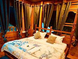 Hollywood Camps and Restaurant Bir