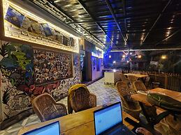 Hollywood Camps and Restaurant Bir