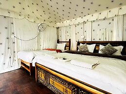 Hollywood Camps and Restaurant Bir