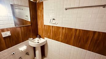 Hollywood Camps and Restaurant Bir