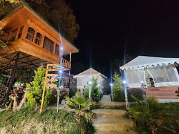 Hollywood Camps and Restaurant Bir