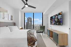 Stunning Miami Views Luxury Condo