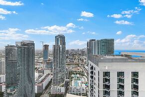 Stunning Miami Views Luxury Condo
