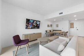 Stunning Miami Views Luxury Condo