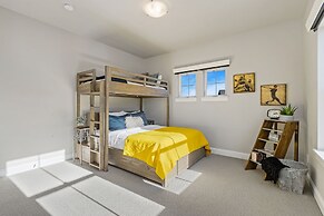 Colorado Modern Retreat w/ King Beds, Pickleball